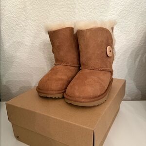 NEW toddler girls brown tan Ugg boots size 7